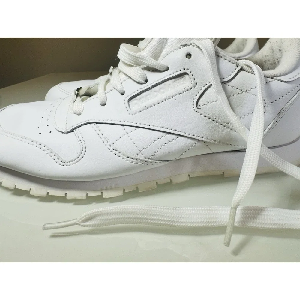Reebok Classic Sneakers White w/ White Logo 059503 - Size 6 J90139